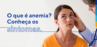 Texto: O que é anemia? Conheça os Sintomas. Ao lado, imagem de uma mulher olhando para o canto superior esquerdo, enquanto um médico examina seu olho direito.